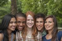 teenage-friends-spending-time-together_SYGWvxPRBj